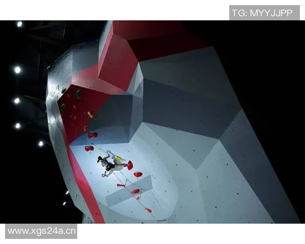 成都攀岩队边路渗透战术解析与攀岩热点探讨 成都攀岩队边路渗透战术解析与攀岩热点探讨